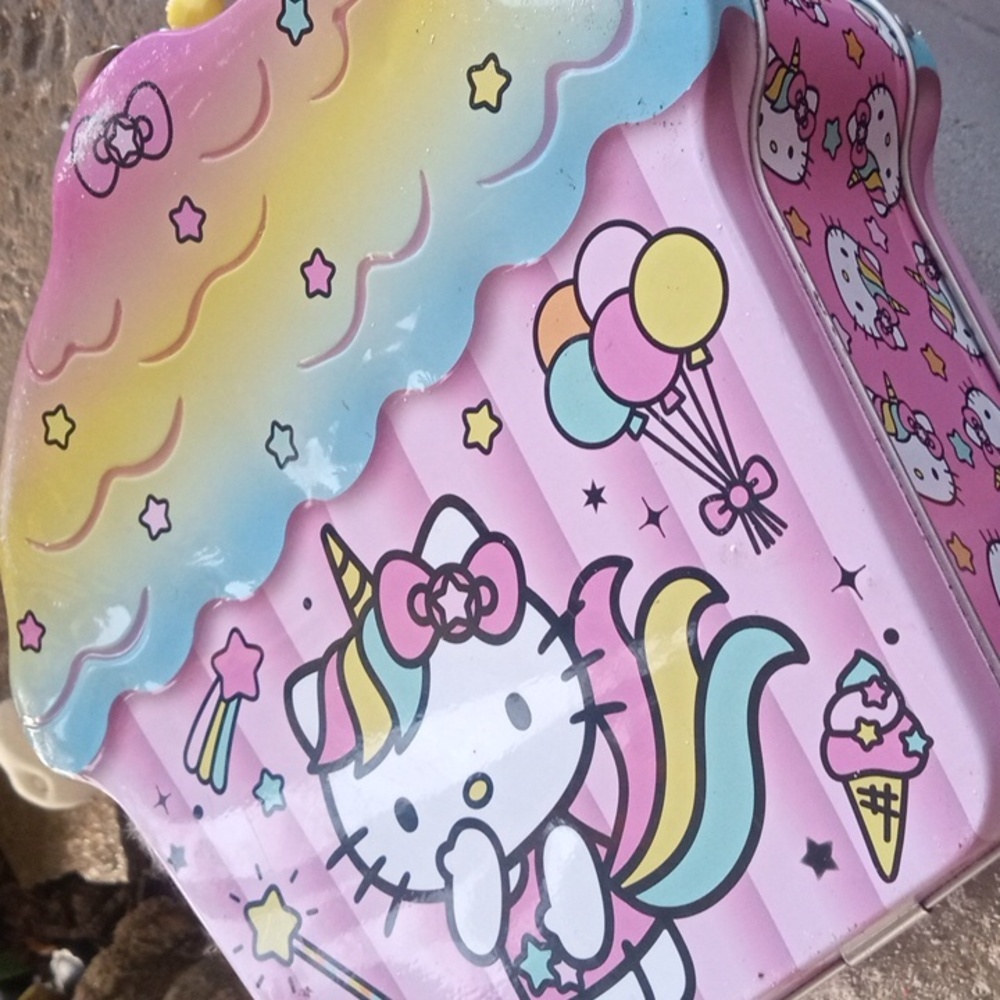 Hello kitty tin